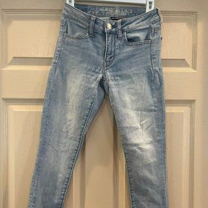 American Eagle Low-Rise Skinny Jeans size US 2 Short